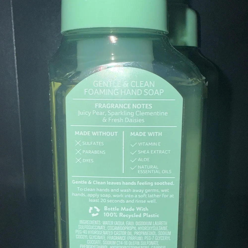 Bath & Body Works Gingham Fresh Gentle Foaming Hand Soaps x2 - Picture 2 of 2